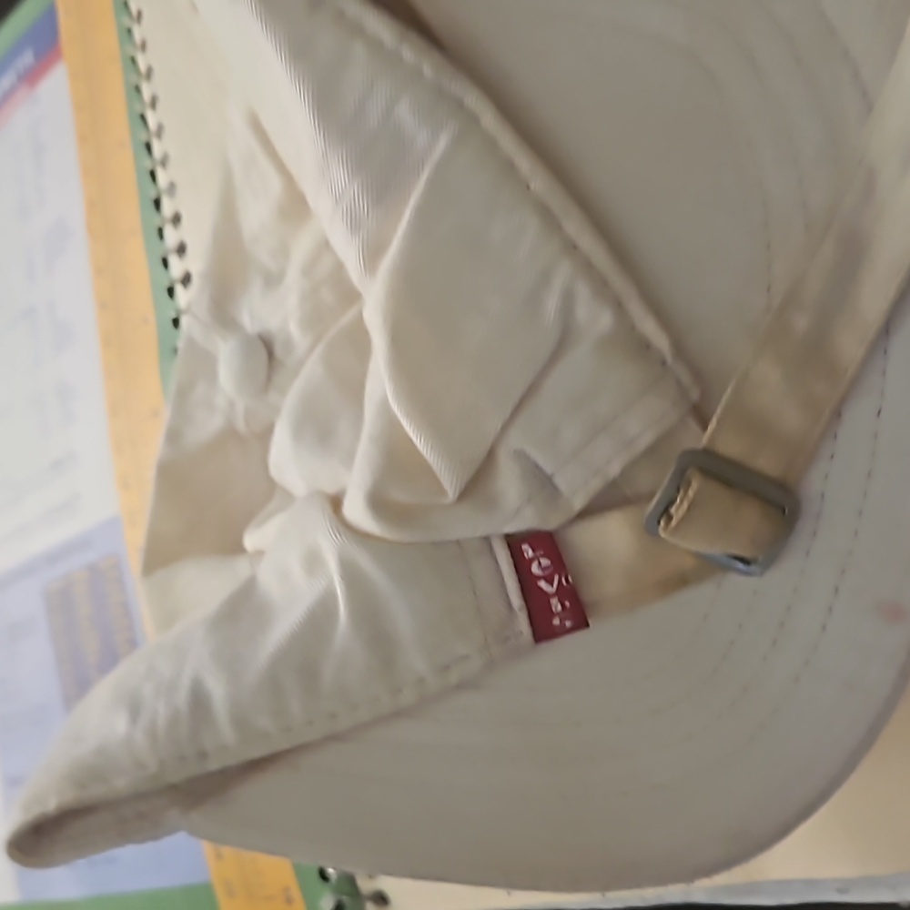 Used levis - Picture 2 of 3